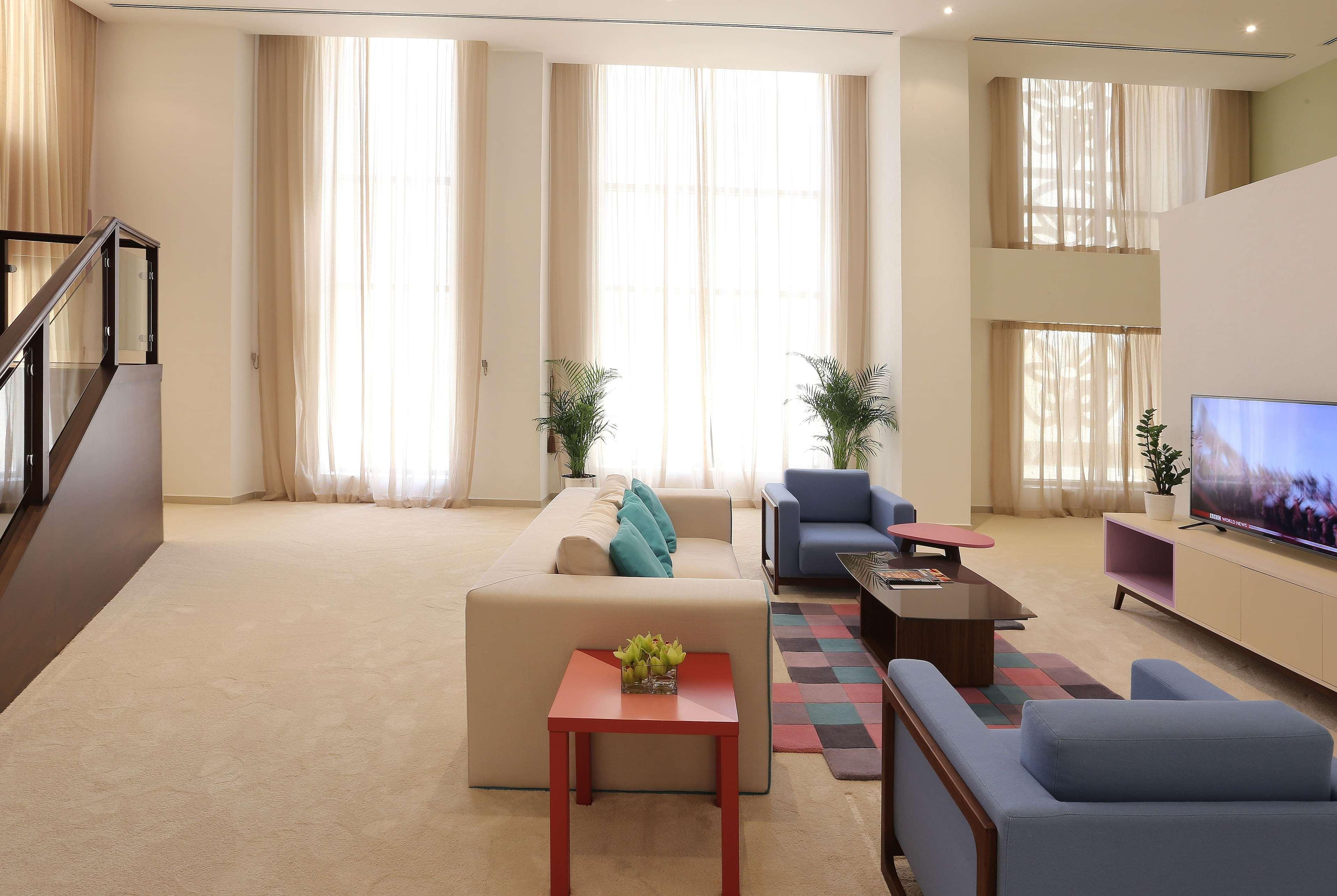 Ramada Hotel, And By Wyndham Jbr 4*