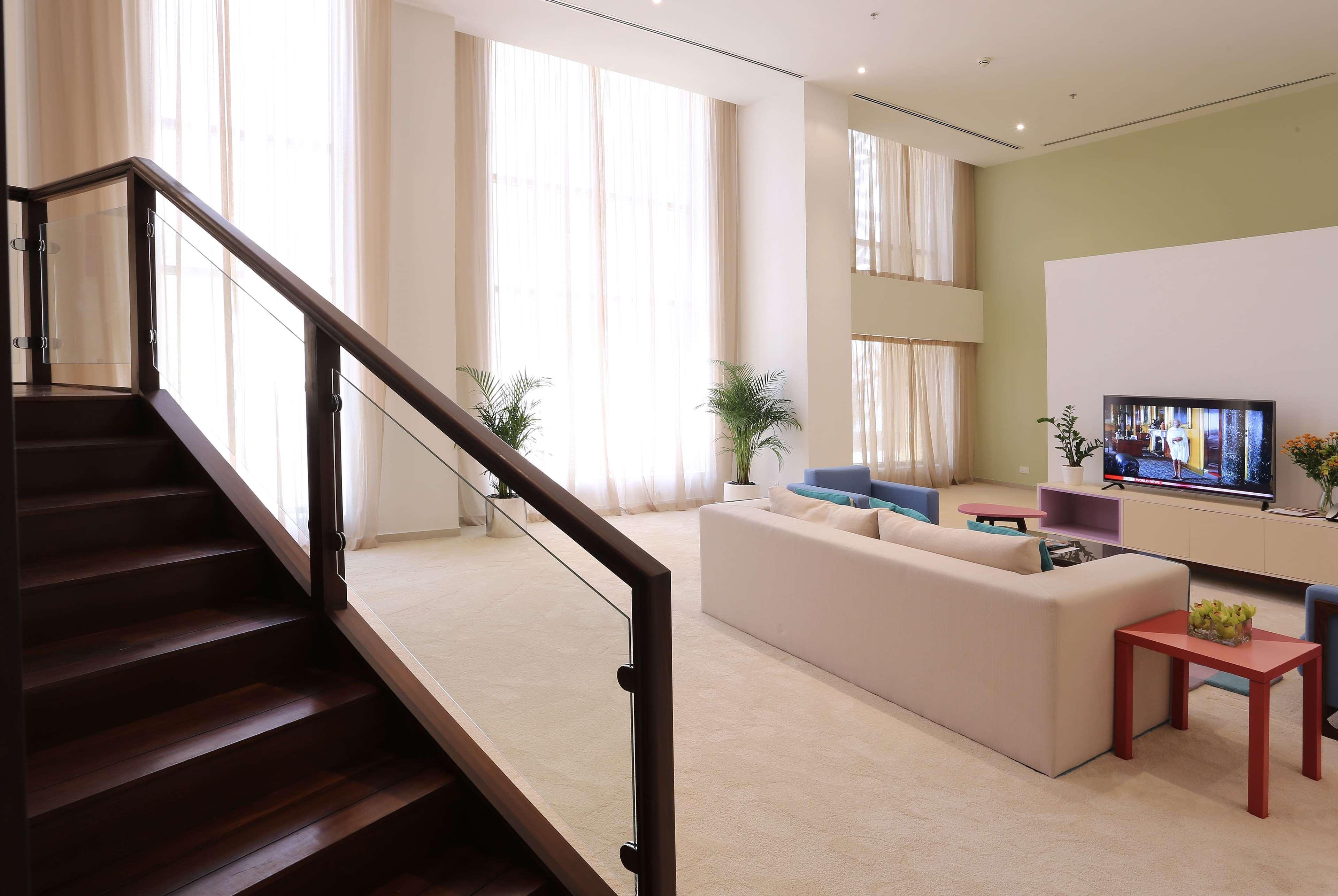 Ramada Hotel, And By Wyndham Jbr 4*