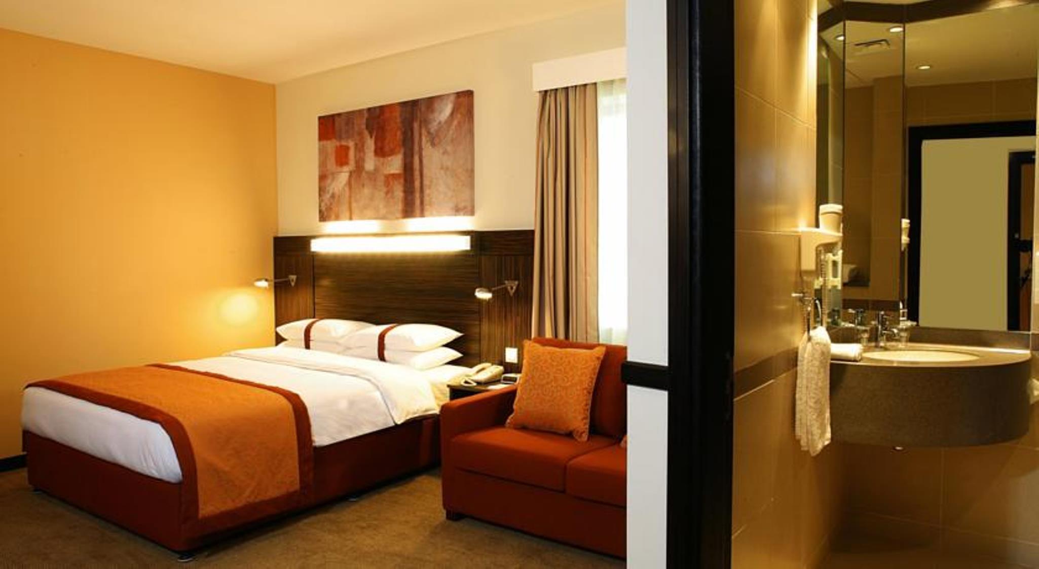 Hotel Express Safa Park By Ihg Dubai