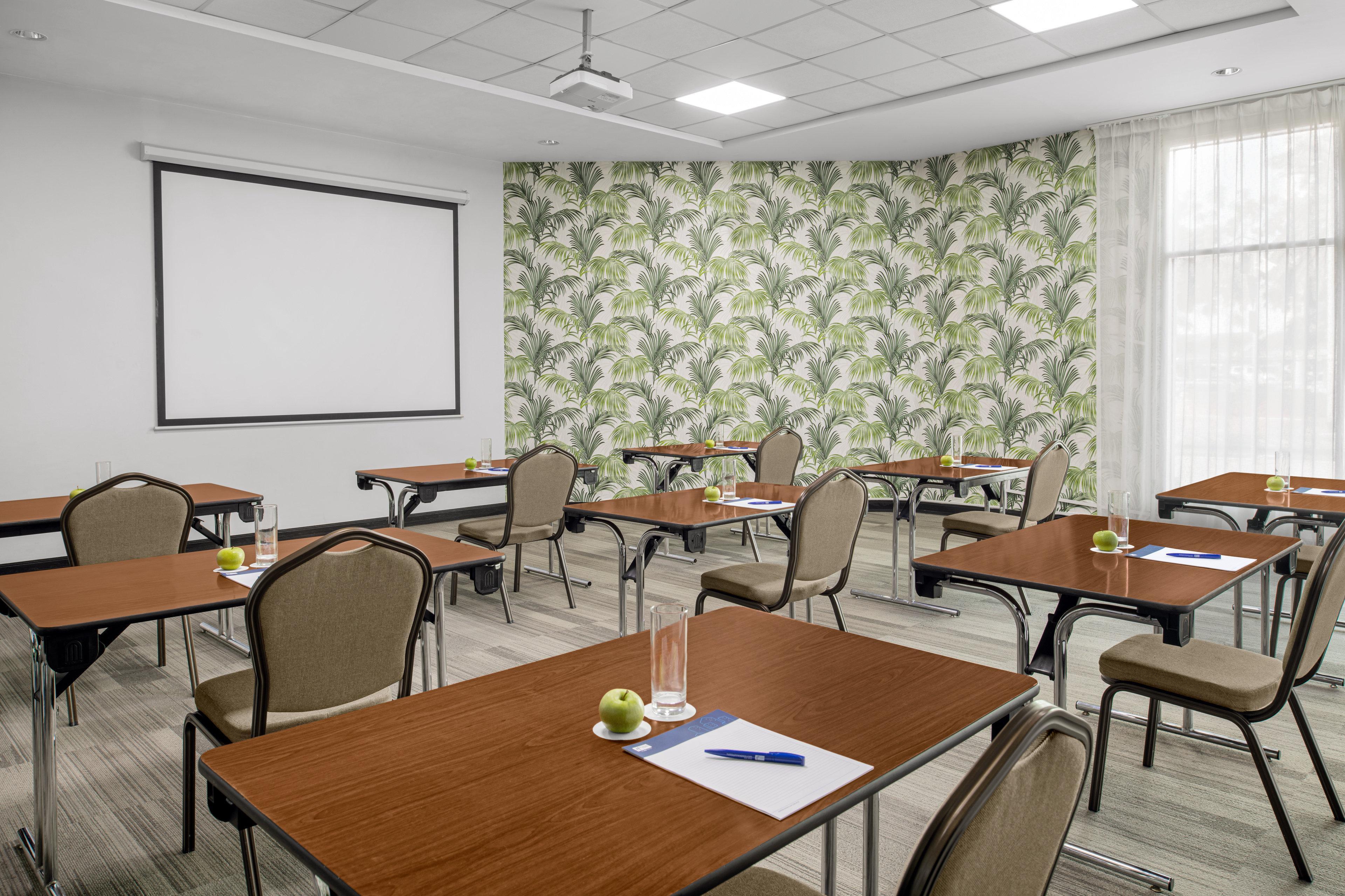 Hotel Express Safa Park By Ihg Dubai
