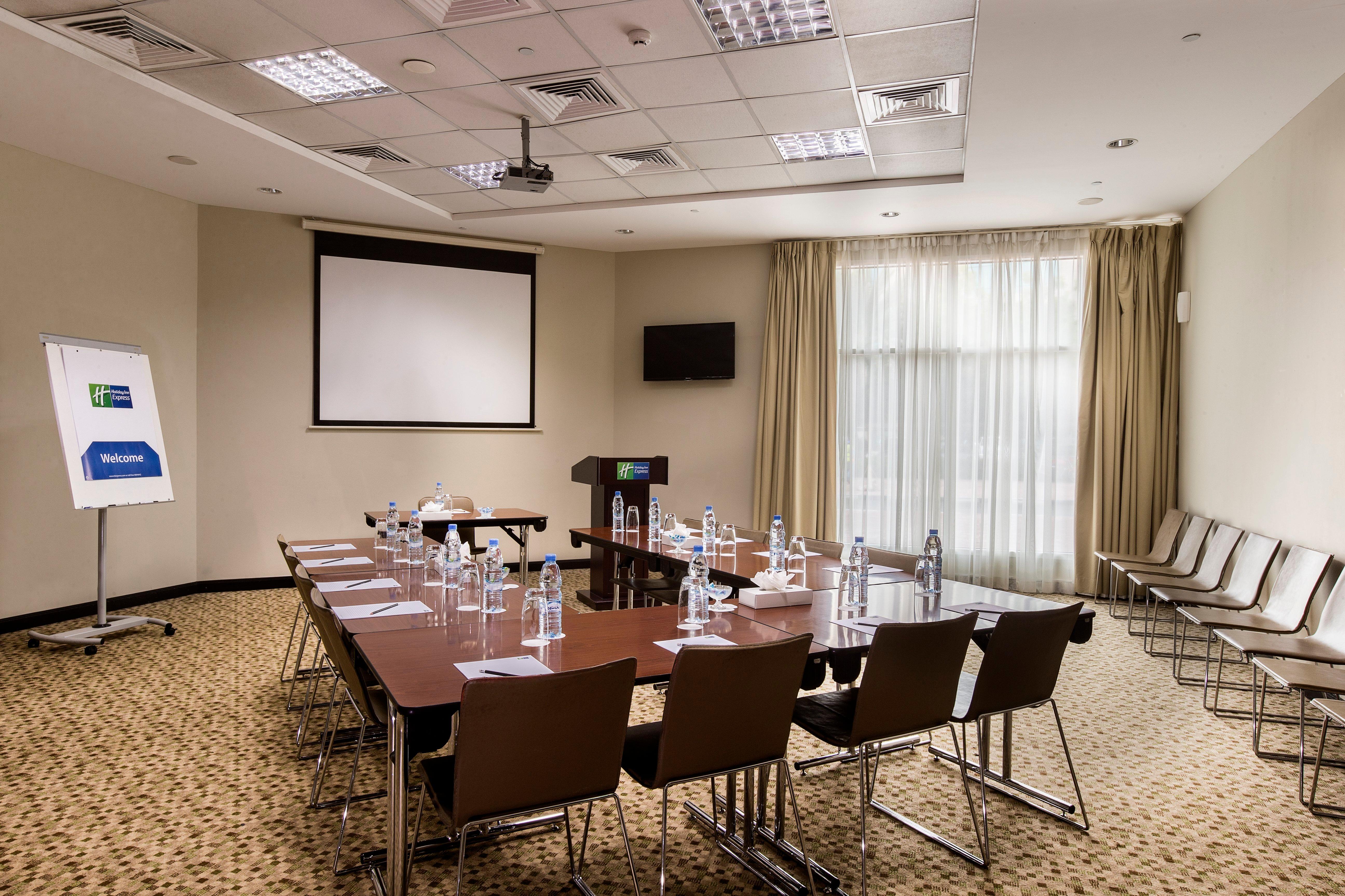 Express Safa Park By Ihg Hotel 3*