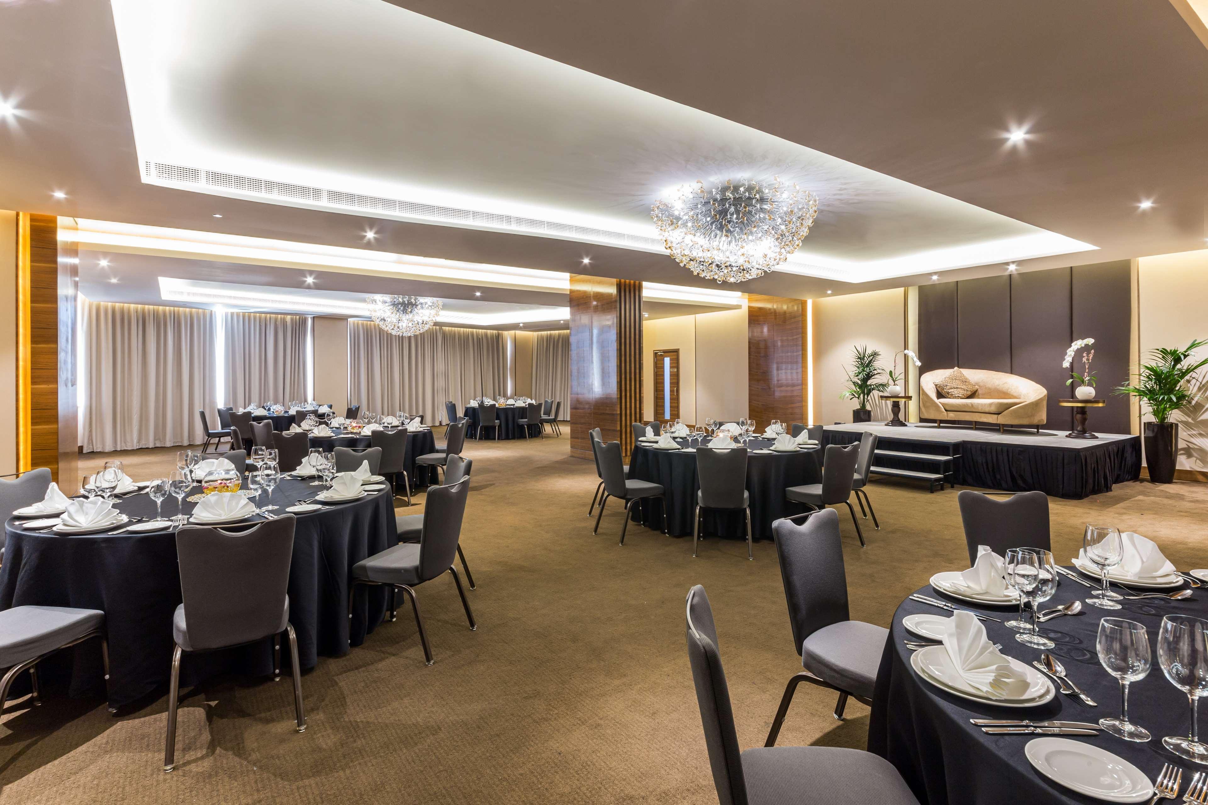 Radisson Blu Hotel, Waterfront 5* Dubai