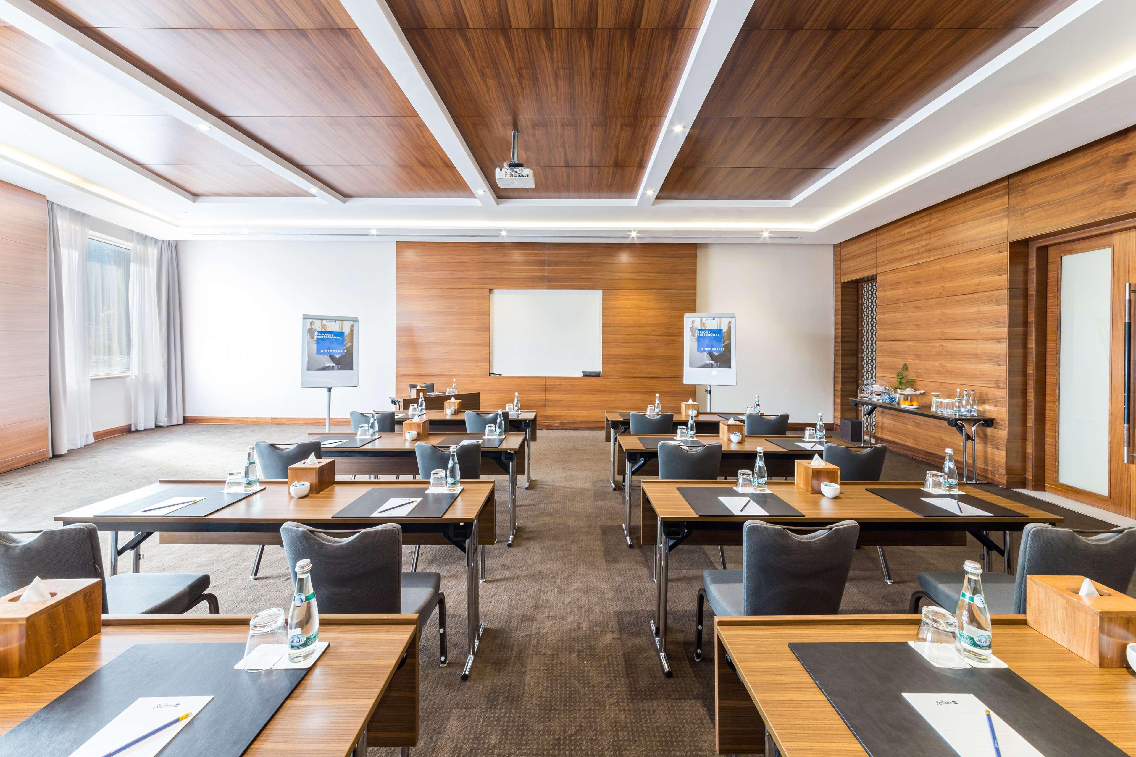 Radisson Blu Hotel, Waterfront Dubai