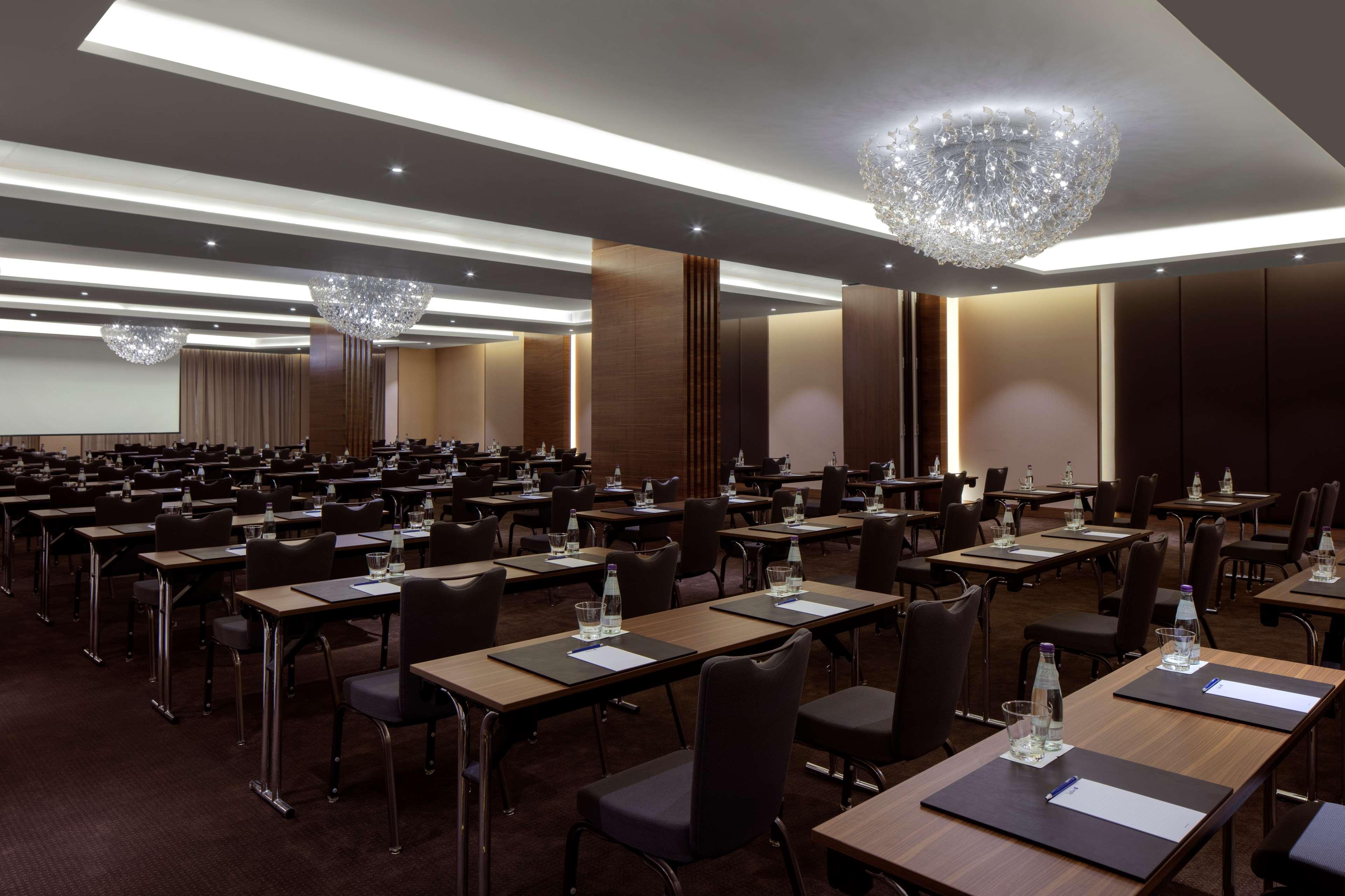 Radisson Blu Hotel, Waterfront Hotel Dubai