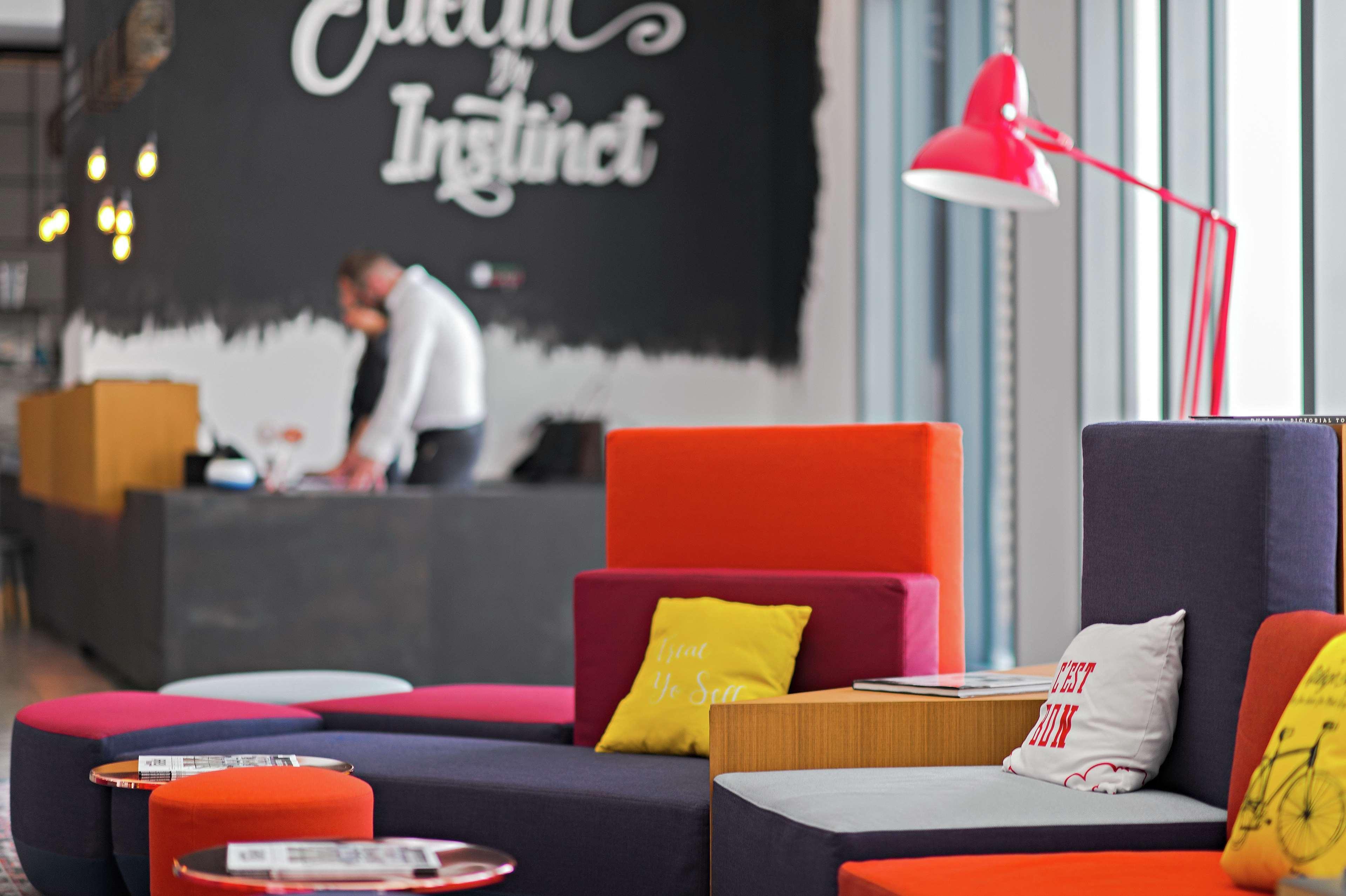 Hotel Hampton By Hilton Al Seef 3*