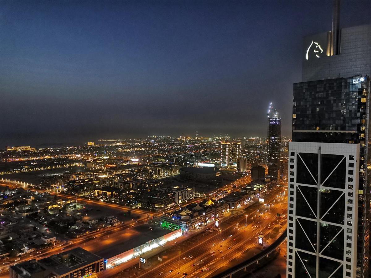 Vacay Lettings -spotlight Infinity Pool At Paramount Tower * Dubai