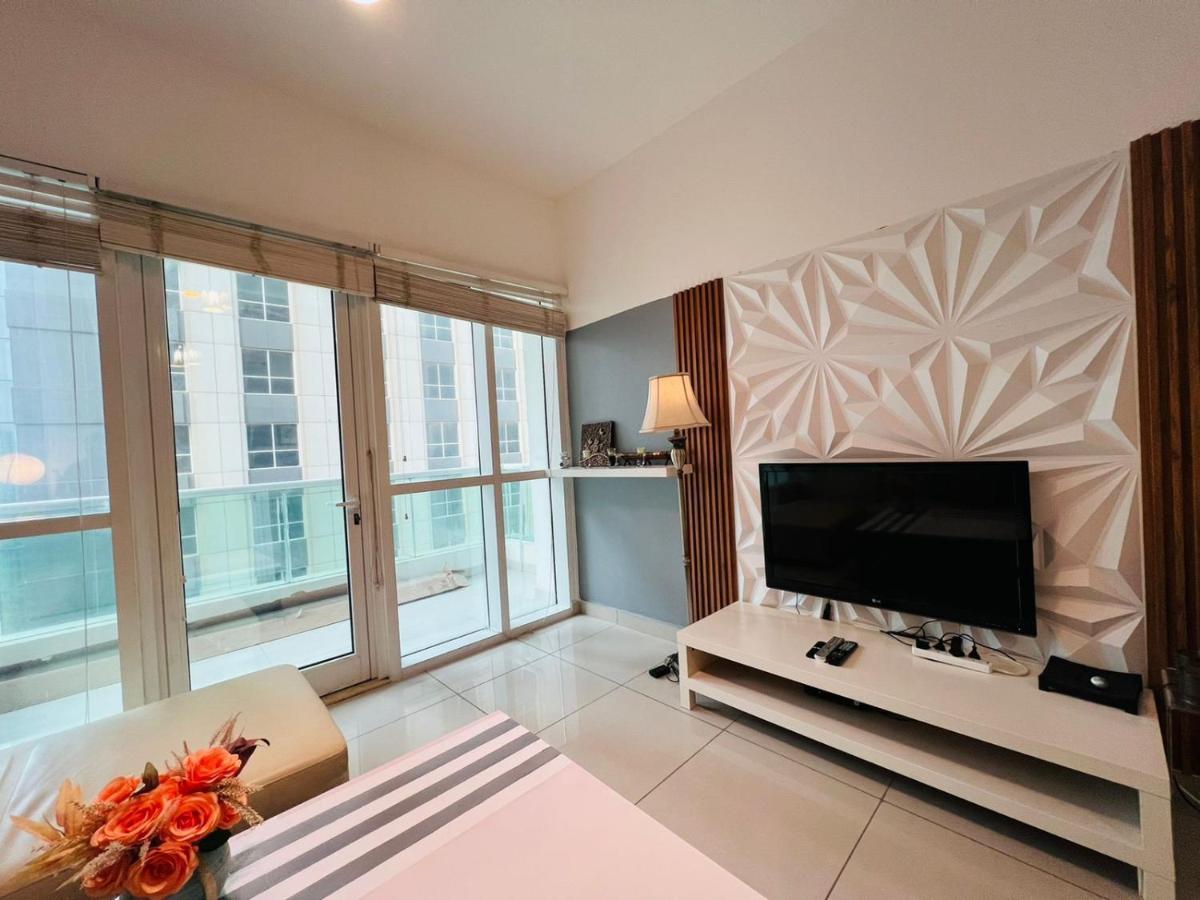 Daire Entire Private Self Catered Marina Dubai