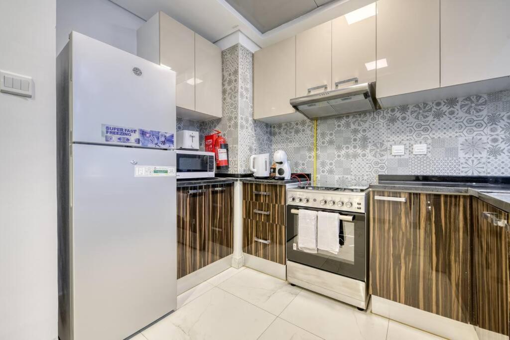 Apartment Chic Spacious 1 Bedroom In South.