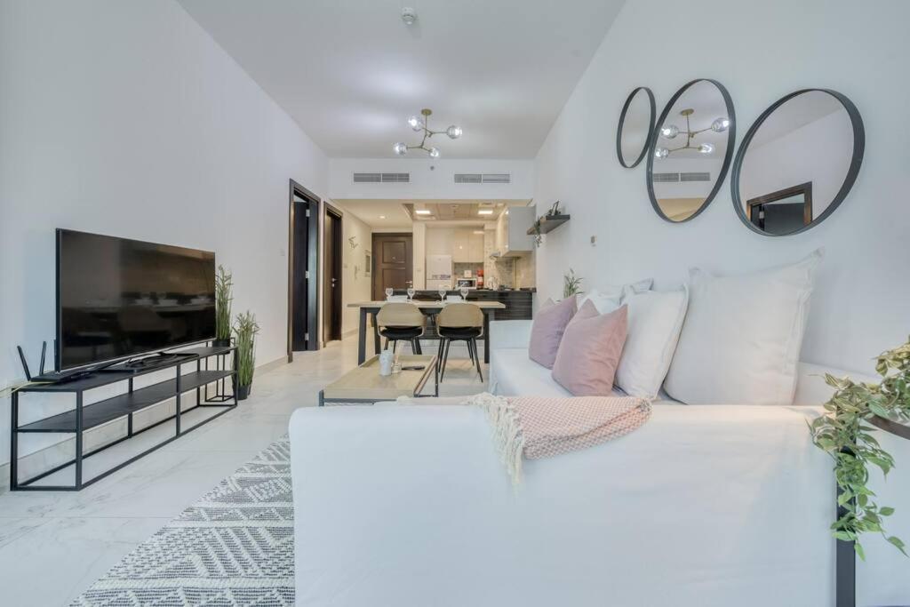 Chic Spacious 1 Bedroom In South. Apartment *