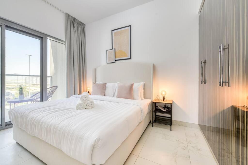 Chic Spacious 1 Bedroom In South. Apartment