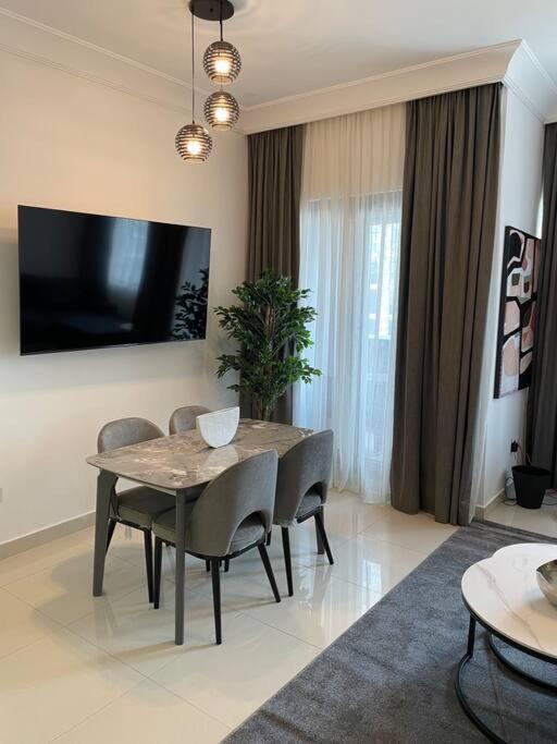 Luxury Living & Fully-furnished 3 Bedroom Next To Mall * Dubai