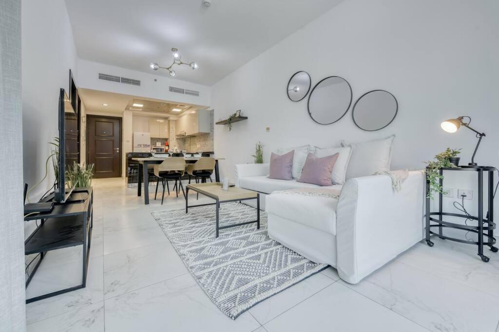 Chic Spacious 1 Bedroom In South. Apartment *