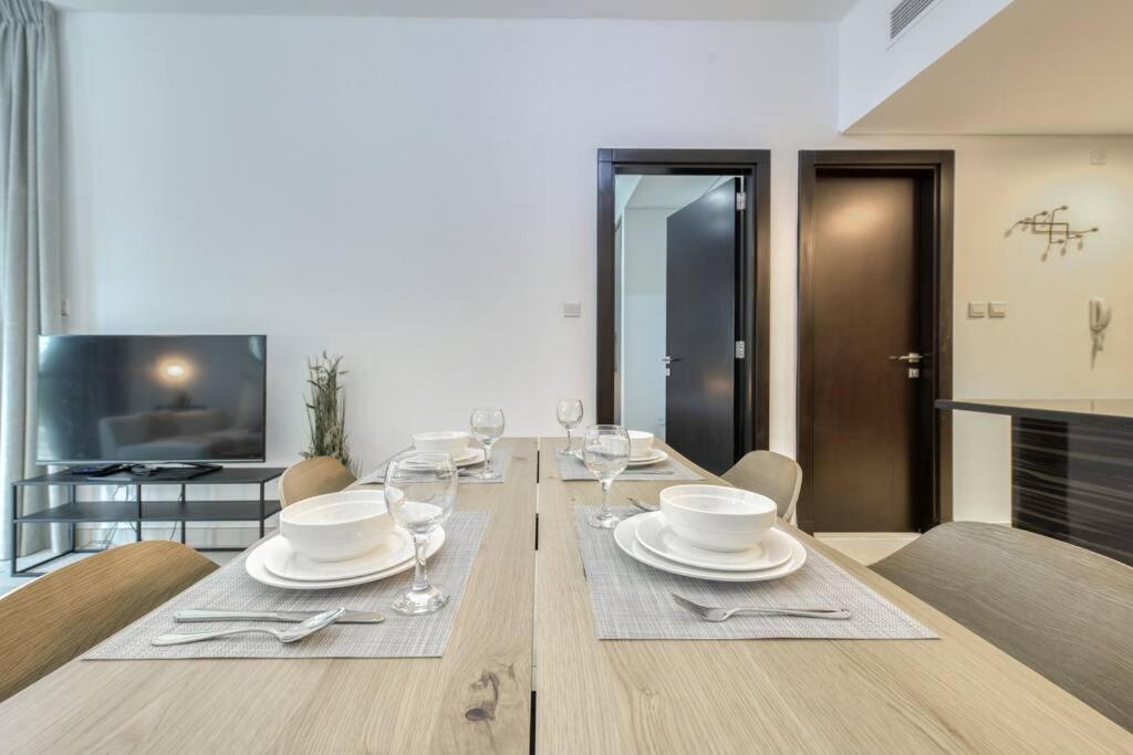 Apartment Chic Spacious 1 Bedroom In South.