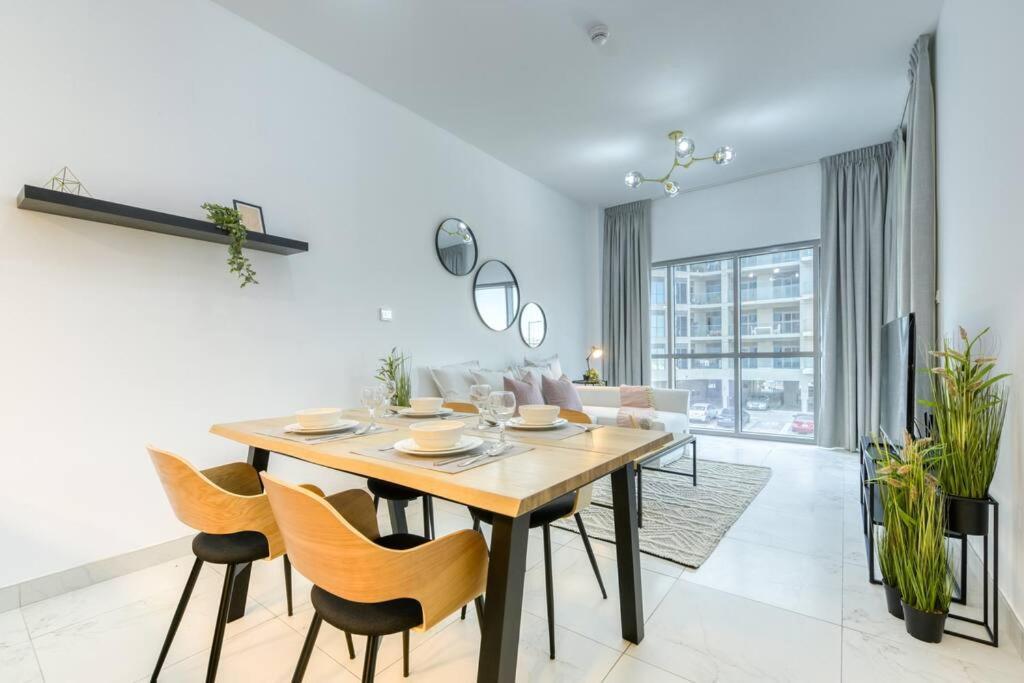 Chic Spacious 1 Bedroom In South.