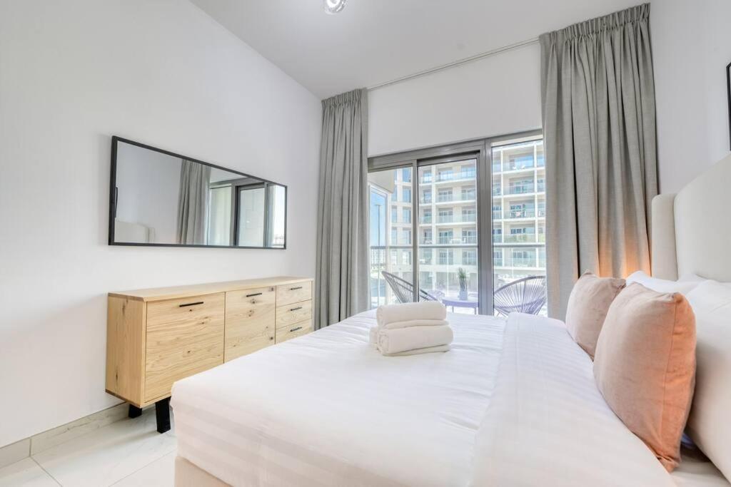Chic Spacious 1 Bedroom In South. Apartment *