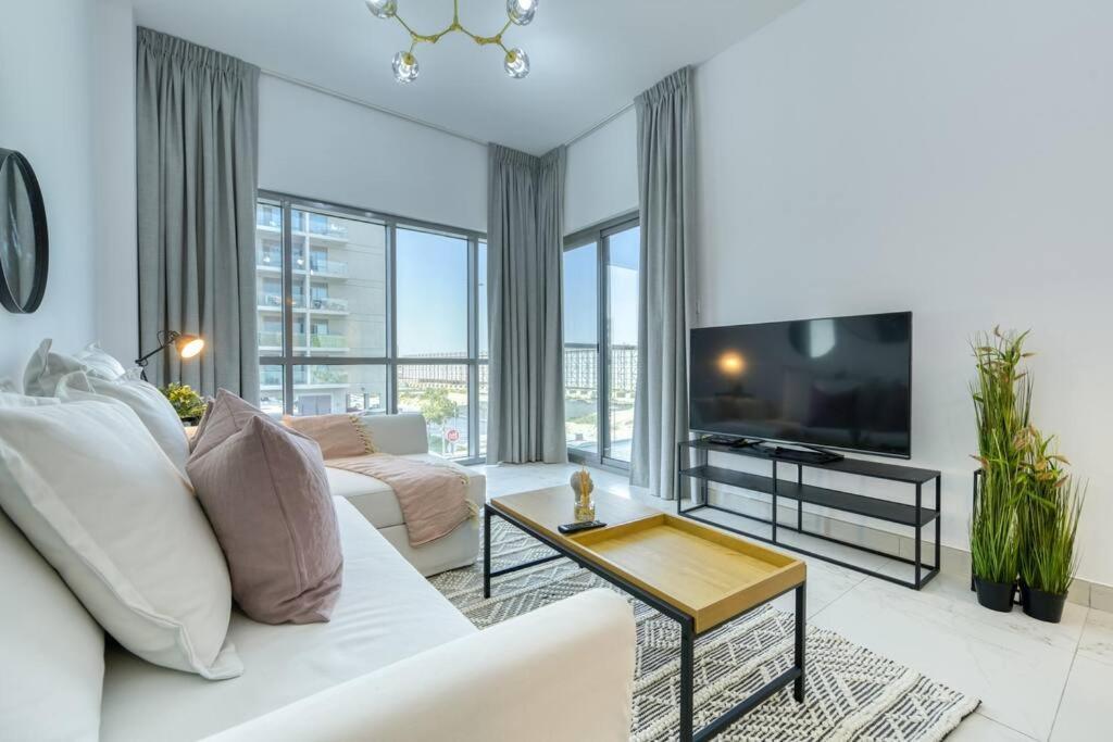Chic Spacious 1 Bedroom In South. Apartment
