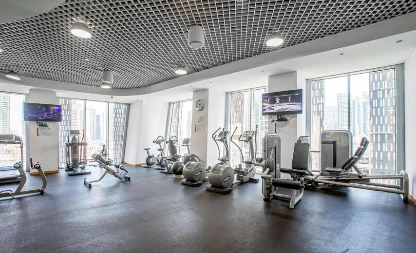 Large 2 Bedroom, Pool And Gym Access, Cayan Tower Apartment Dubai