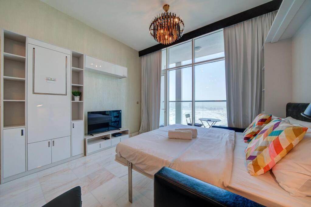 Lovely In Business Bay Apartment