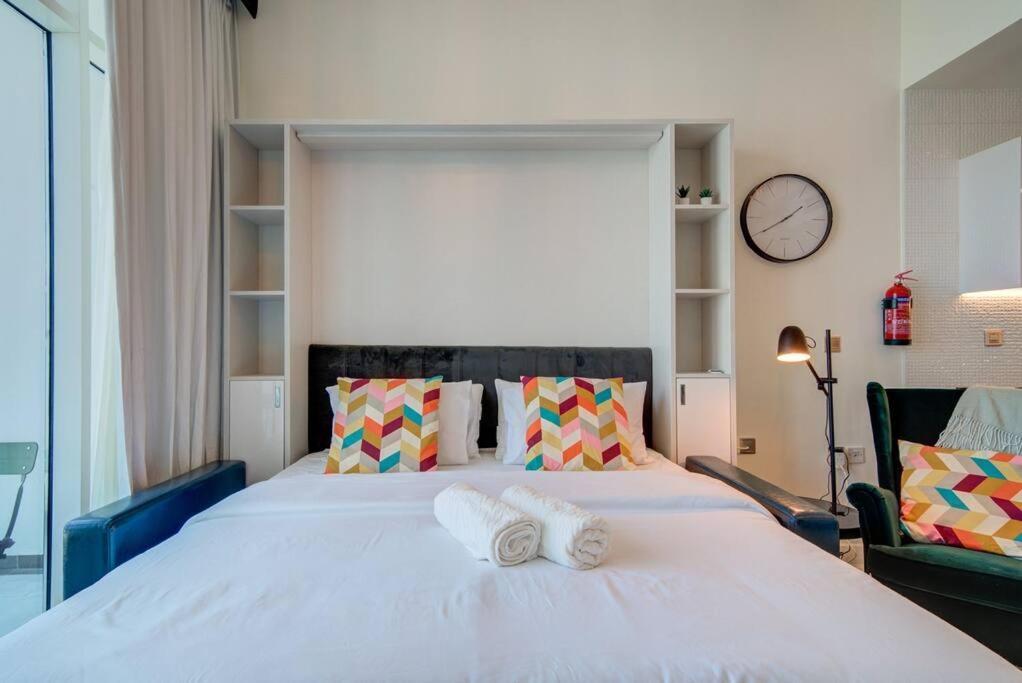 Lovely In Business Bay Apartment