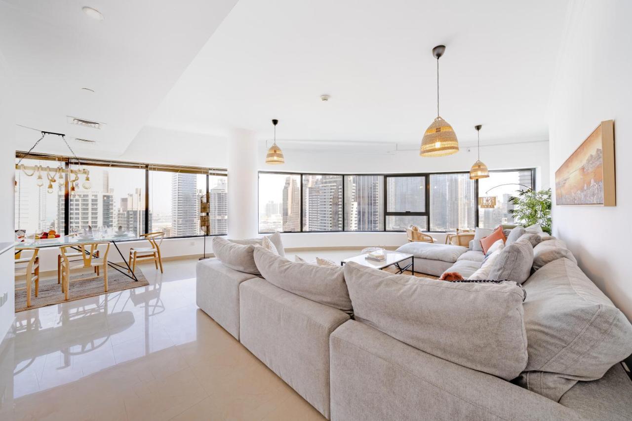 Spacious 3br With 180˚ Marina Views *