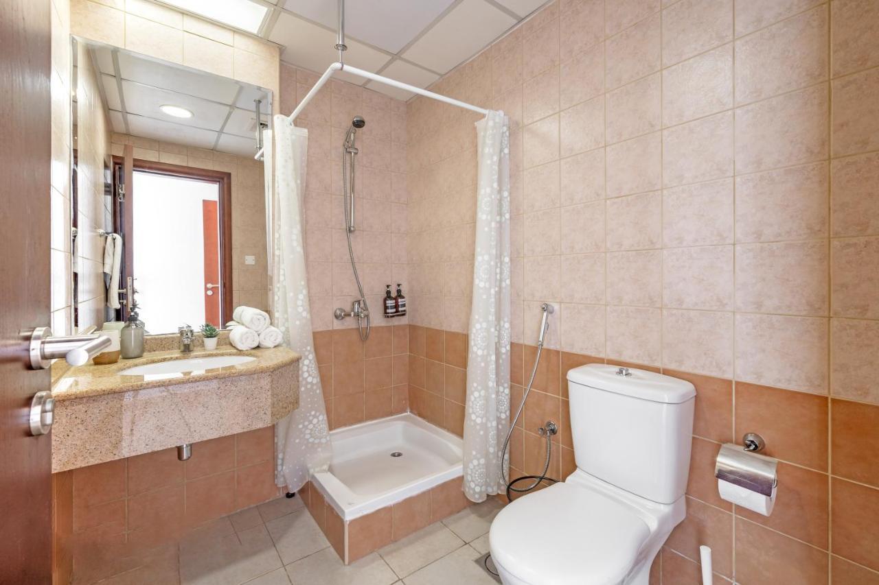 Spacious 3br With 180˚ Marina Views