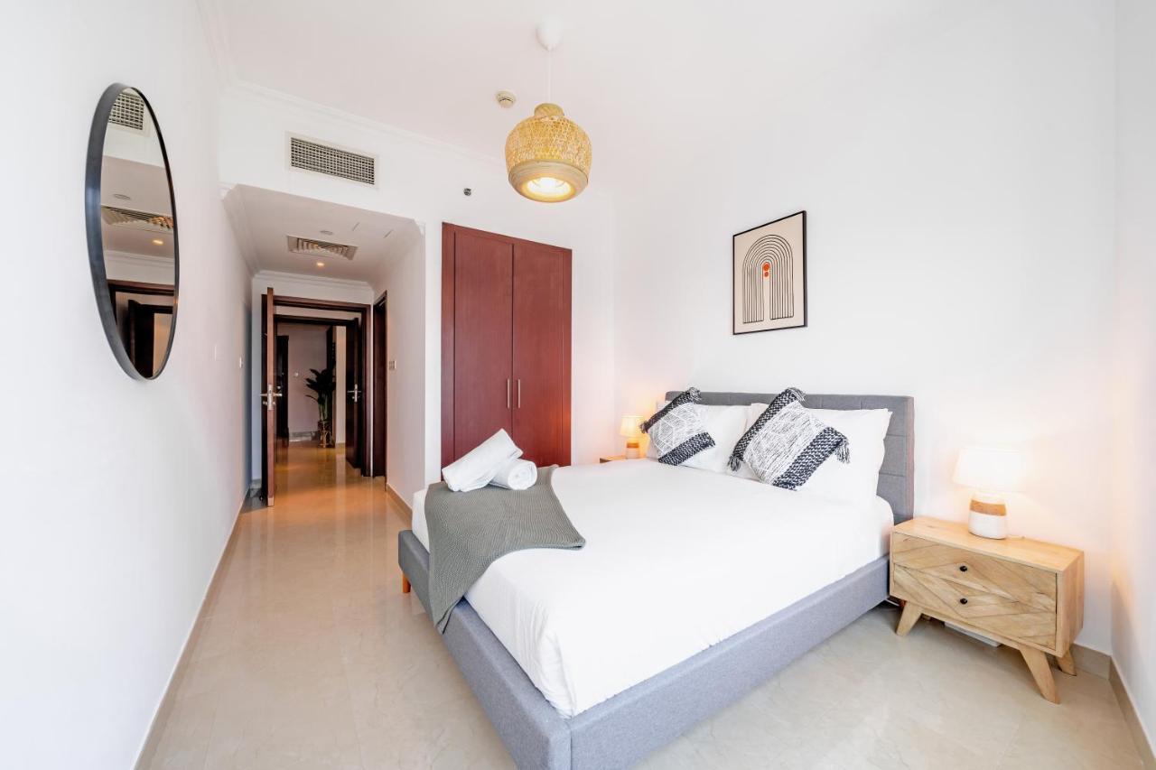 Spacious 3br With 180˚ Marina Views Apartment *
