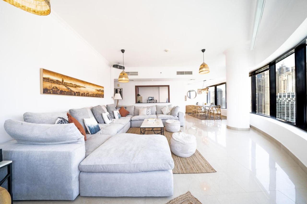 Spacious 3br With 180˚ Marina Views