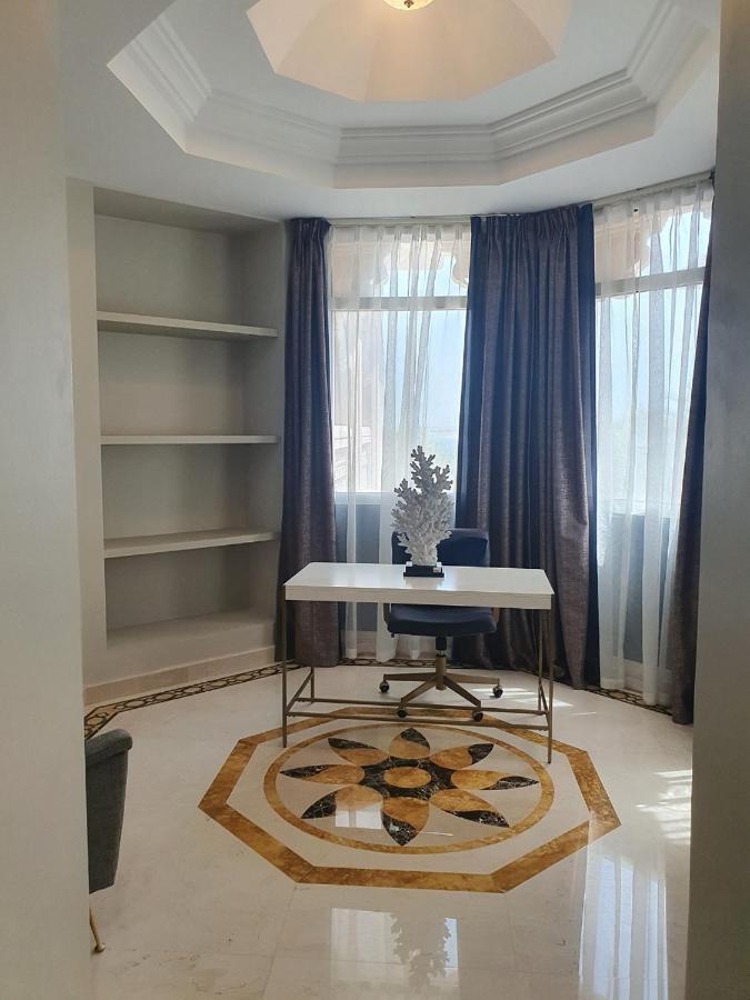 Rare Gem - 5 Bhk Taj Grandeur, Palm Jumeirah Villa