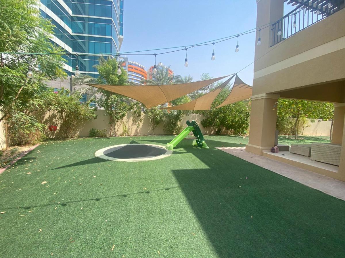 Spacious 4-bedroom Villa, Children Friendly * Dubai