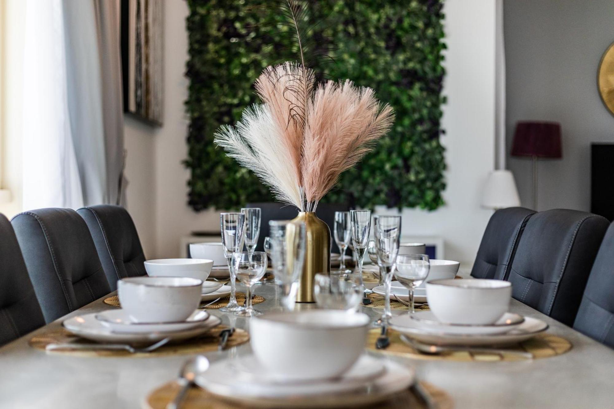 Eden's Homes & - Royal Oceanic Dubai