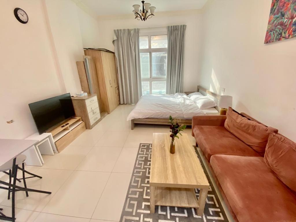 Comfortable And For Rent In Daire Dubai