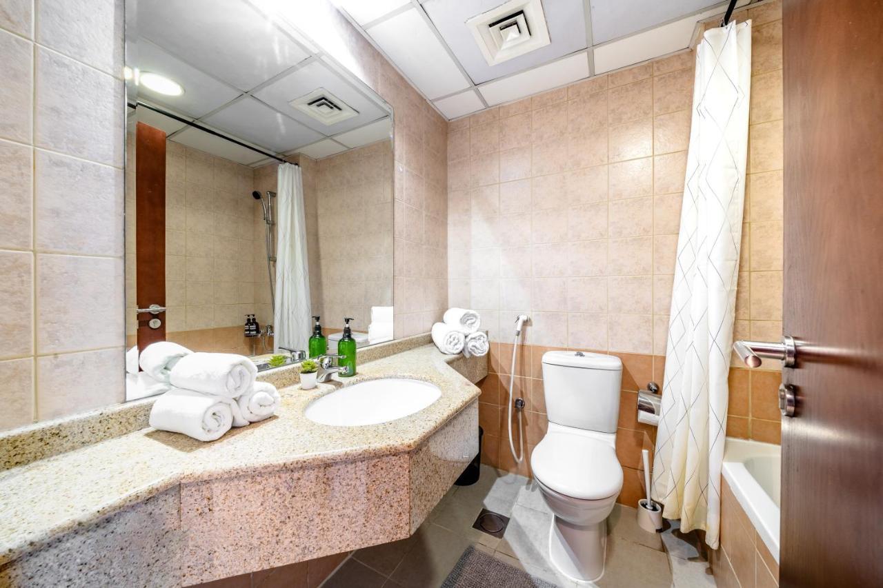 Spacious 3br With 180˚ Marina Views Apartment