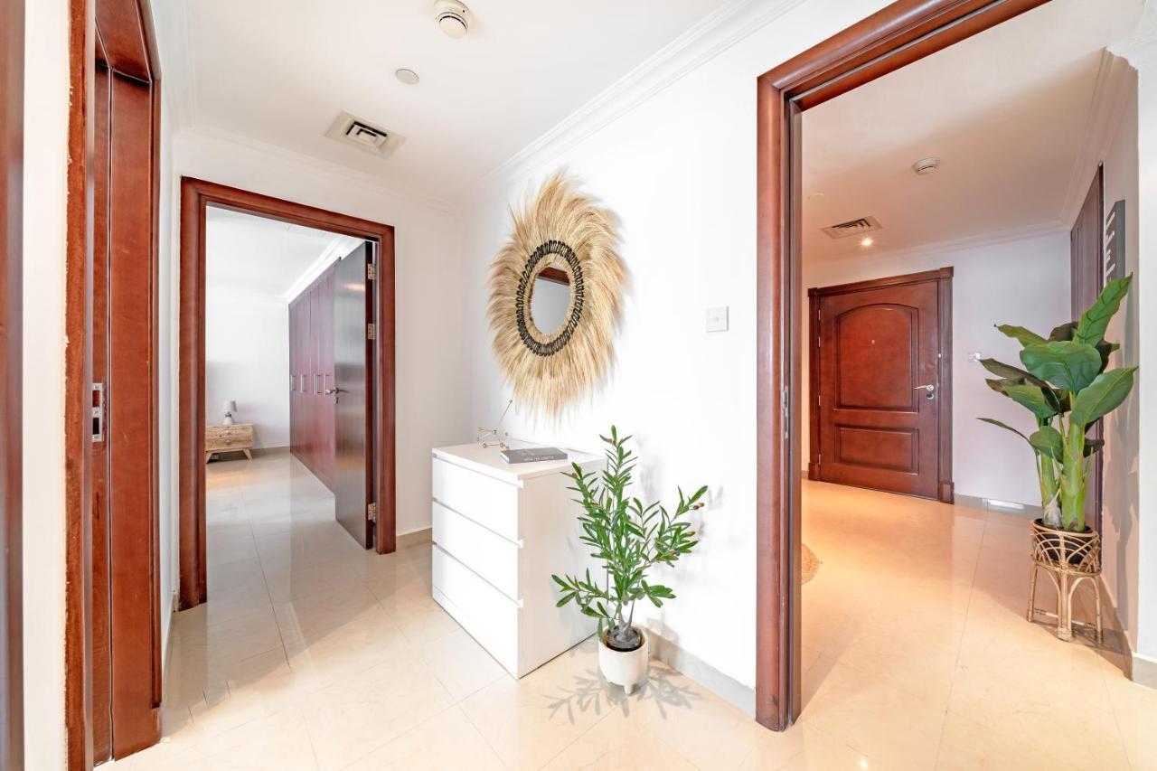 Spacious 3br With 180˚ Marina Views Dubai