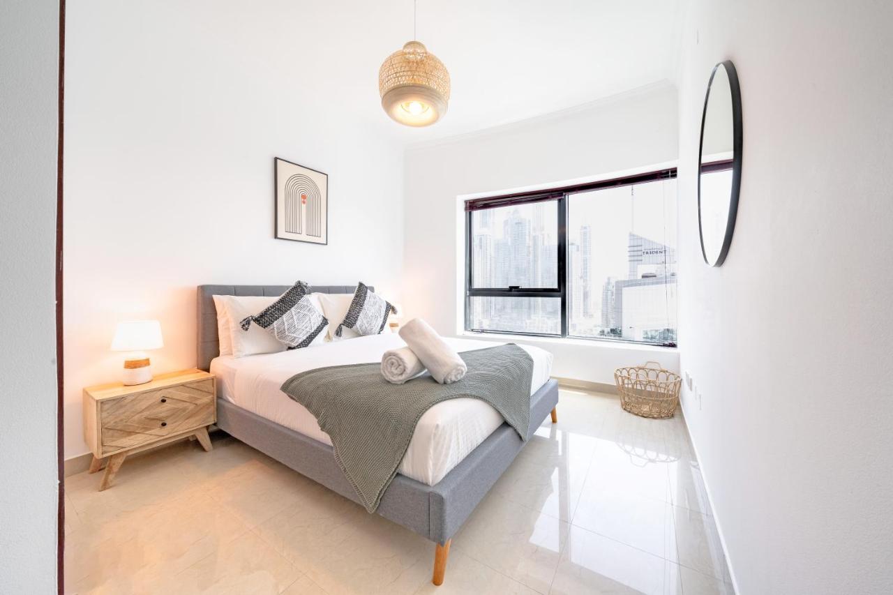 Spacious 3br With 180˚ Marina Views Dubai