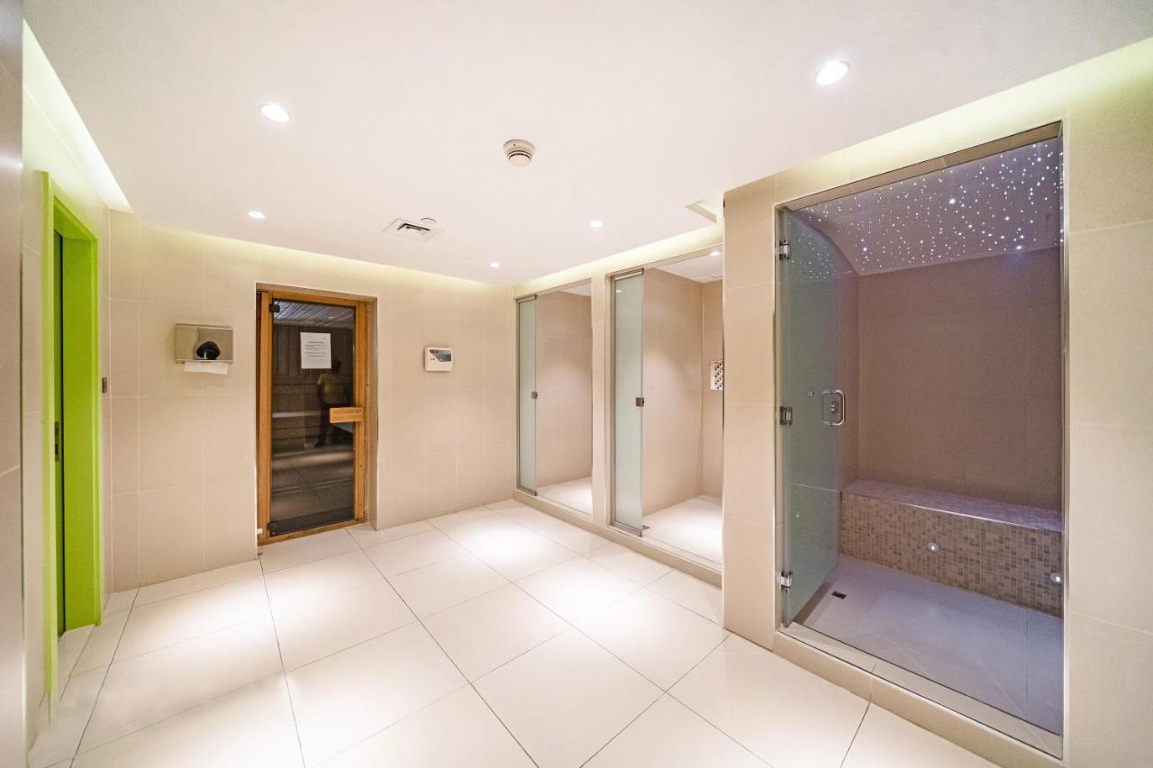 Spacious 3br With 180˚ Marina Views *