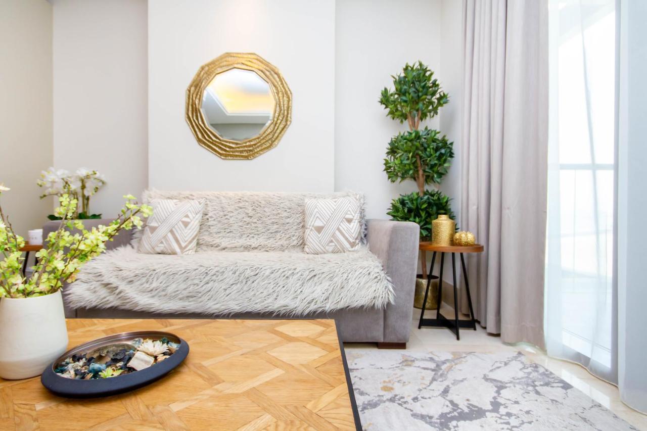 Bespoke Homes - Palm Jumeirah- 2 Bedroom Sea View With Pool & Access, The 8 Apartment Dubai