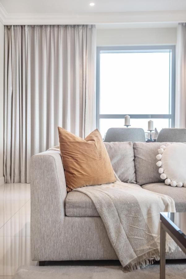 Fv, Luxury - Not Operational Apartment Dubai