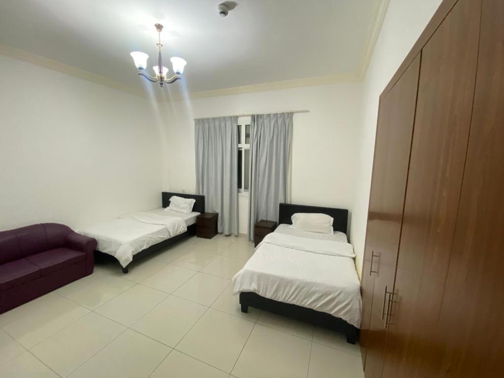 Apartment Cozy And Small Partitions For Men Guests In