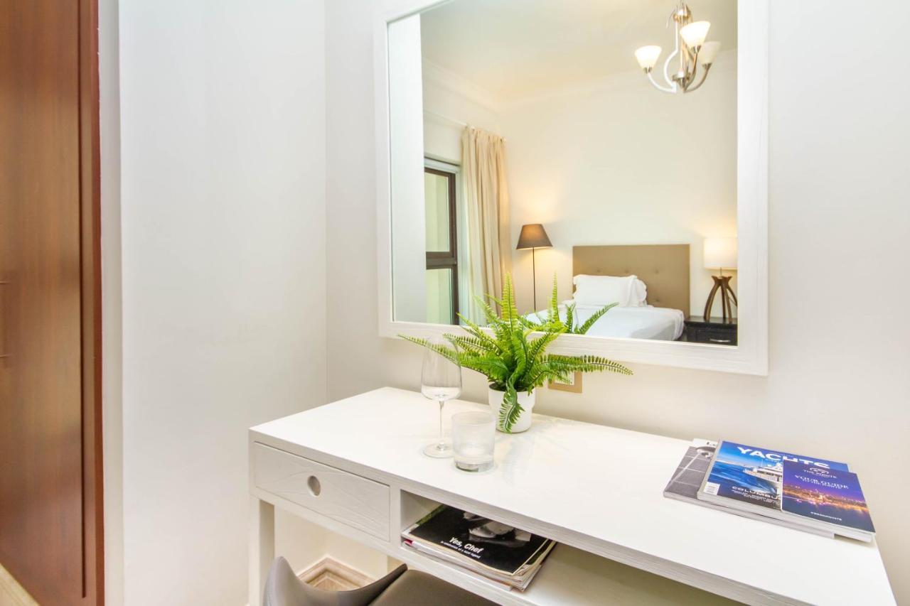 Bespoke Homes - Palm Jumeirah- 2 Bedroom & Pool Access, South