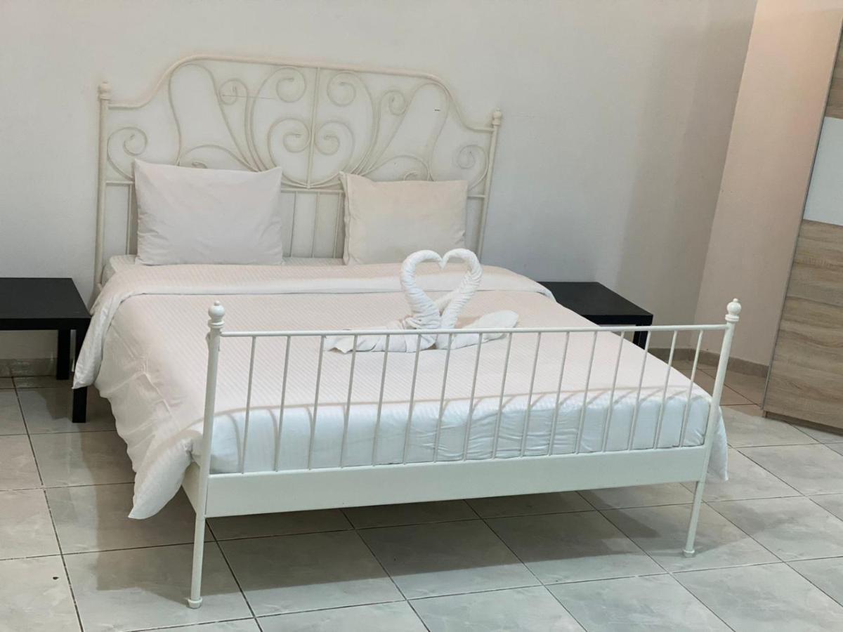 Comfortable Private In Compound Housing Guest house Dubai