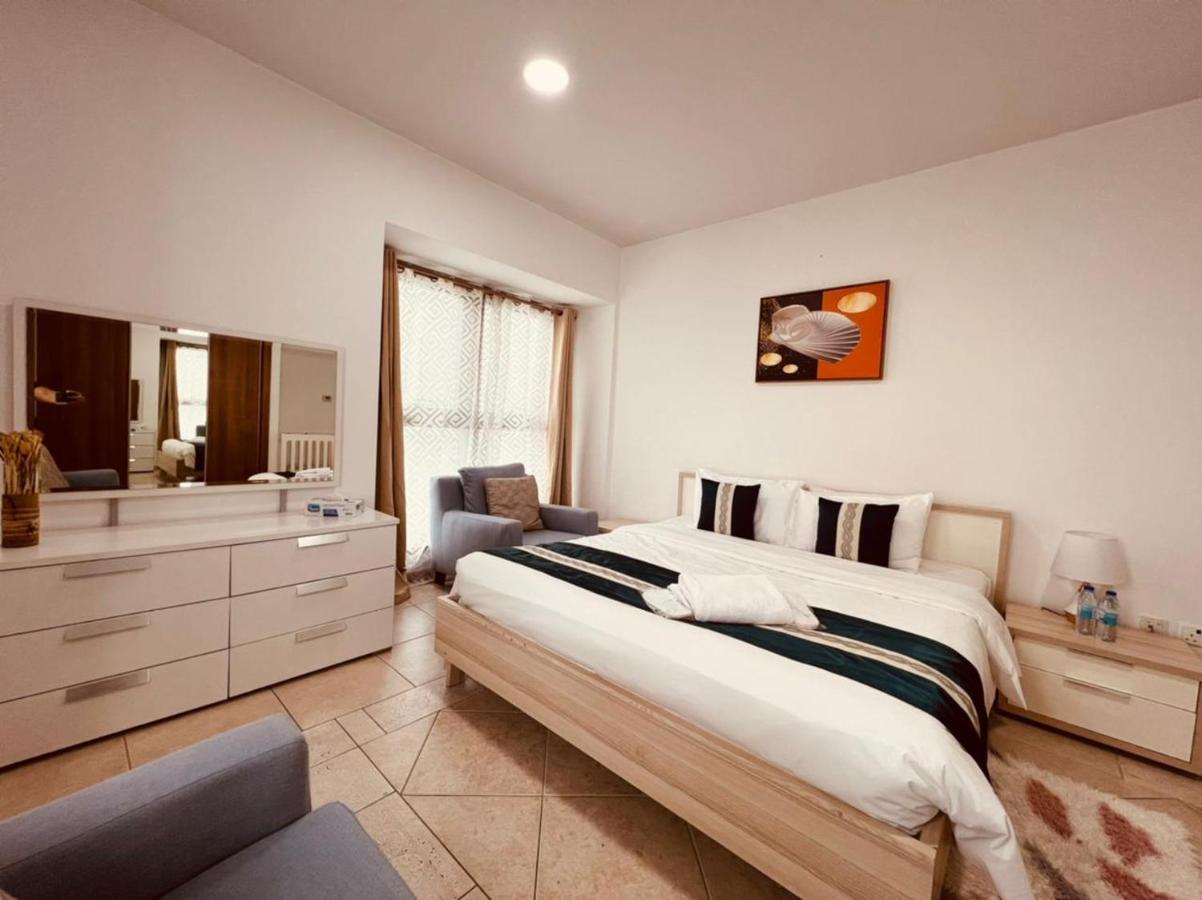 Apartment 3 Bedroom Sea View Princess Marina ! Walk To Beach
