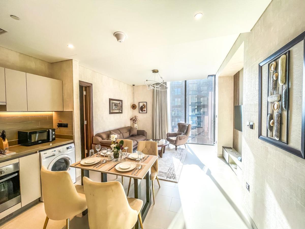 By Latinem Luxury 2 Bedroom Cv B2508 Near Burj Khalifa Daire Dubai