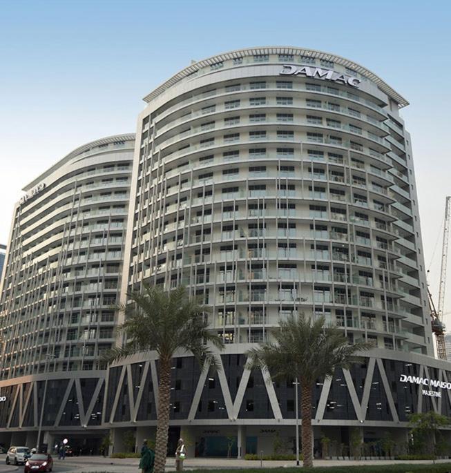 Majestine Downtown And Canal View Apartment Dubai