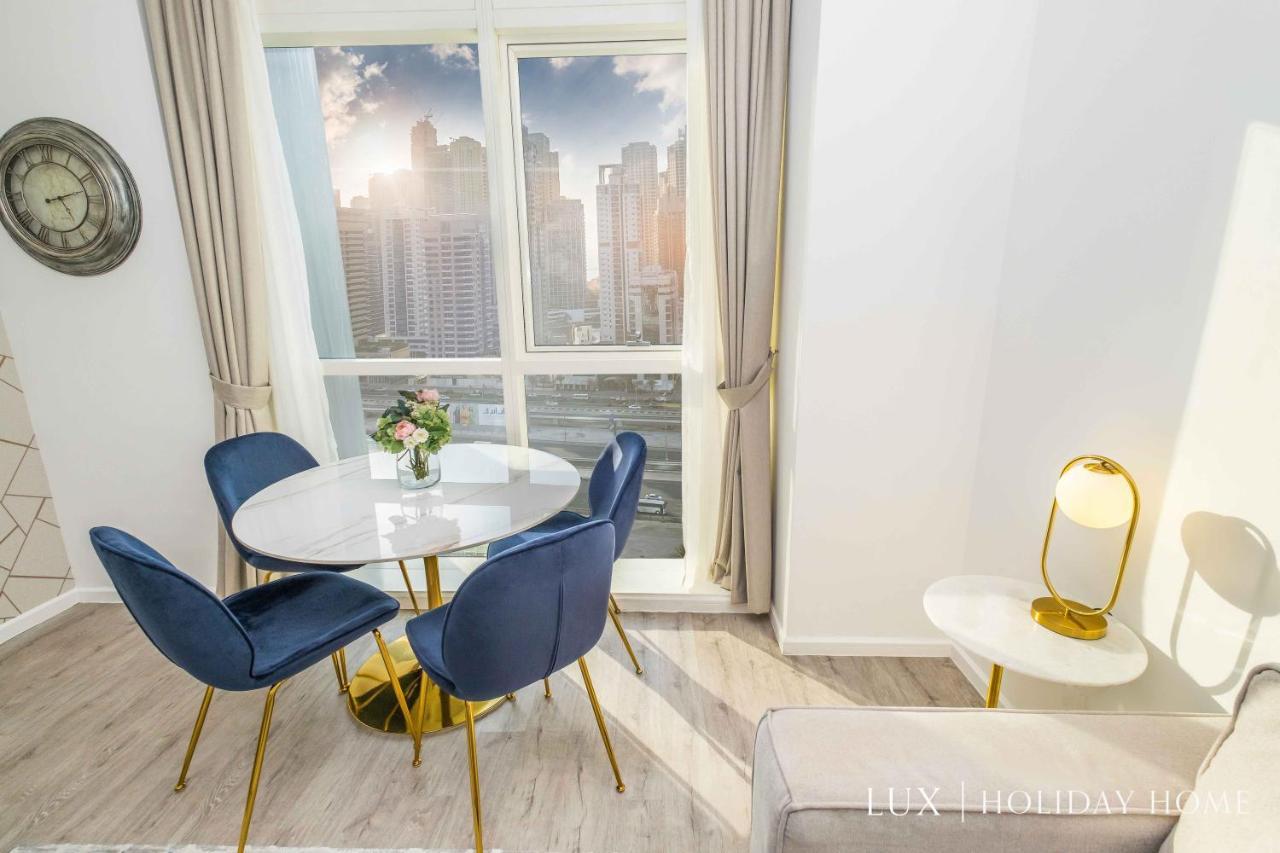 Lux - The Ultimate Lake View Apartment