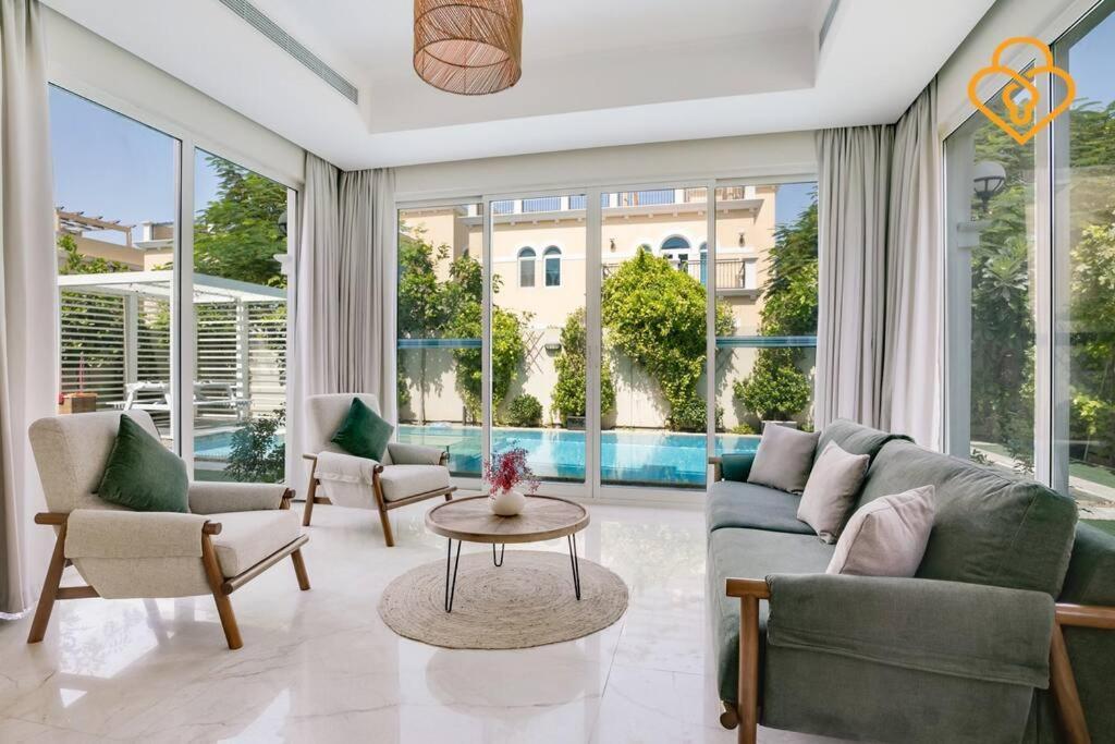 Keysplease 4 Bed Jacuzzi & Pool Jumeirah Park Villa *