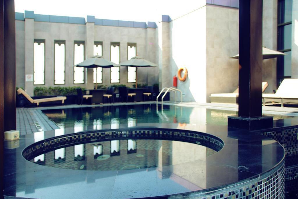 The Leela 4*