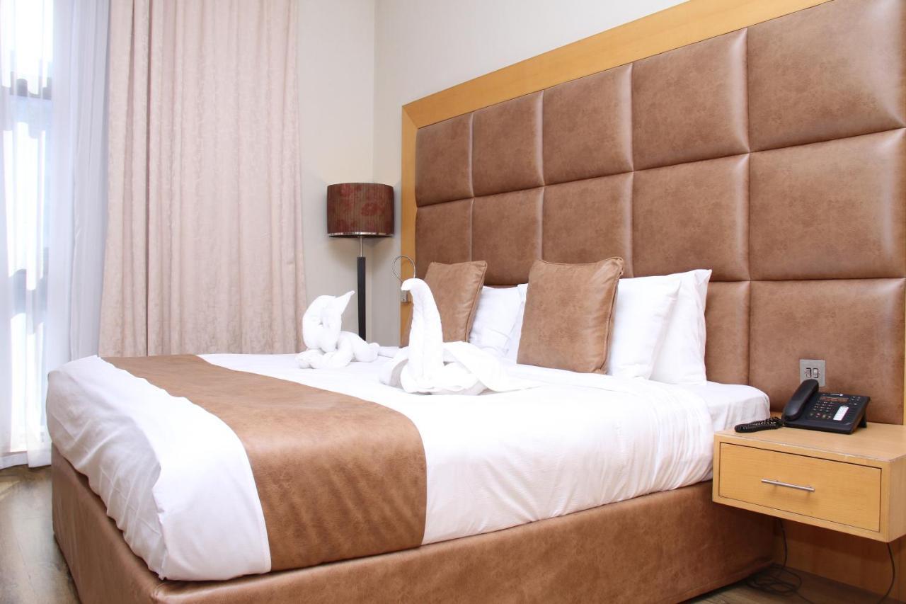 The Leela 4*