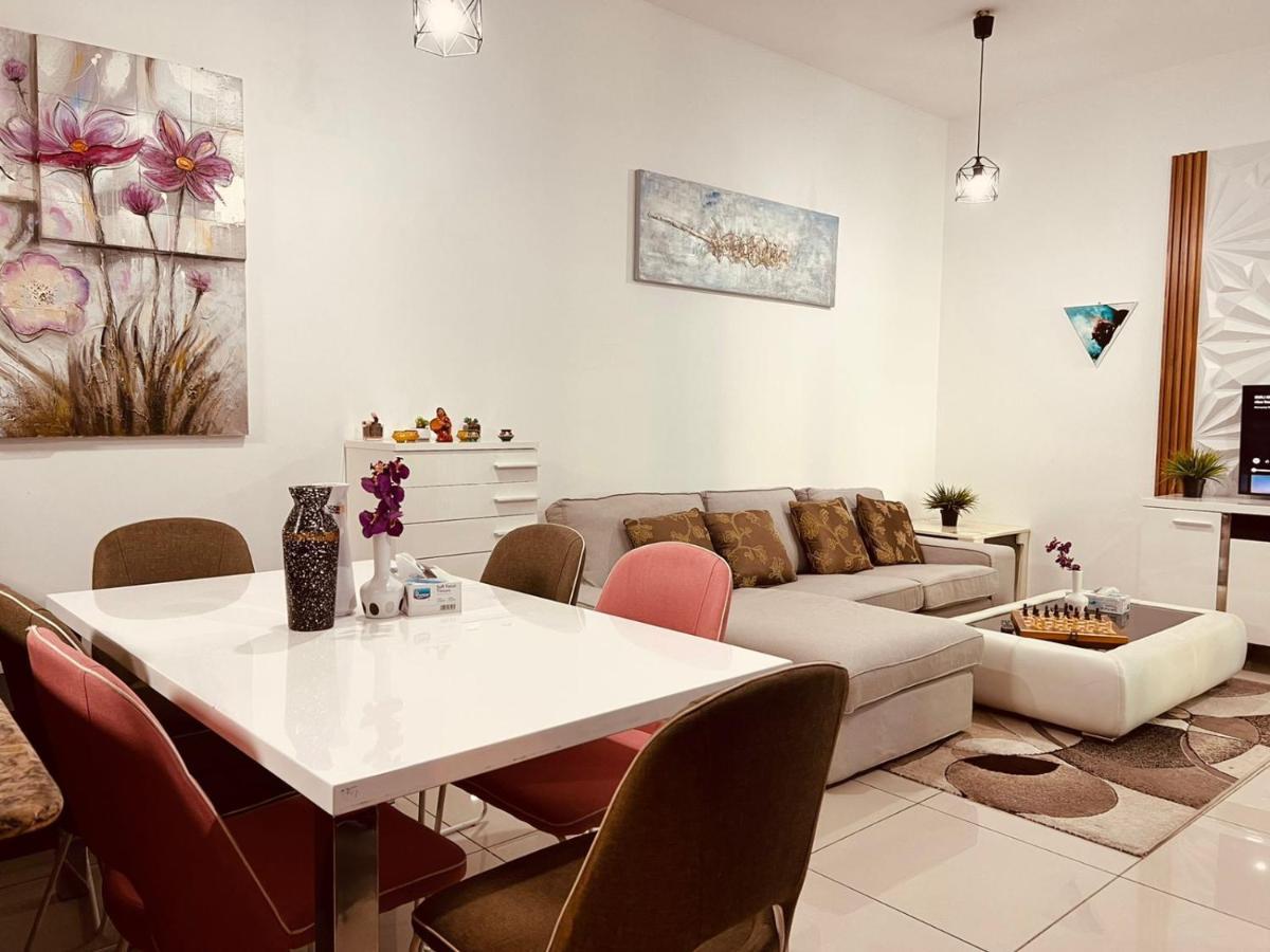 Daire Entire Private Self Catered Marina Dubai
