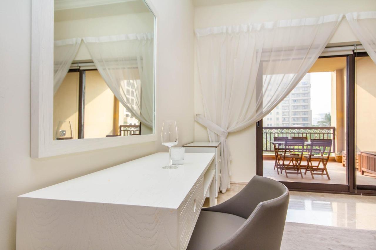 Bespoke Homes - Palm Jumeirah- 2 Bedroom & Pool Access, South Dubai