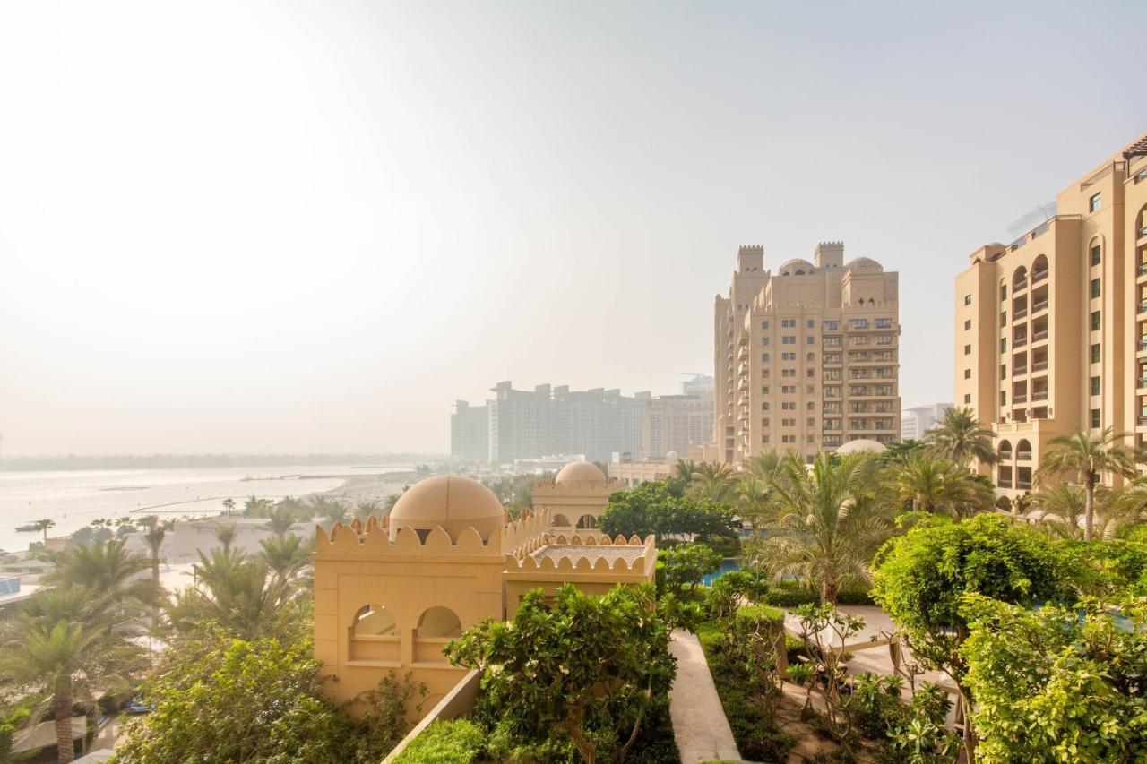 Apartment Bespoke Homes - Palm Jumeirah- 2 Bedroom & Pool Access, South Dubai